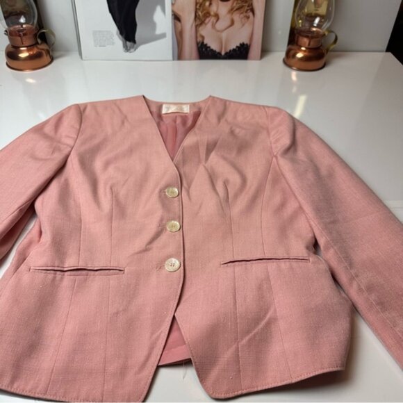 Country Sophisticated  Collarless Cropped Blazer - Picture 2 of 9